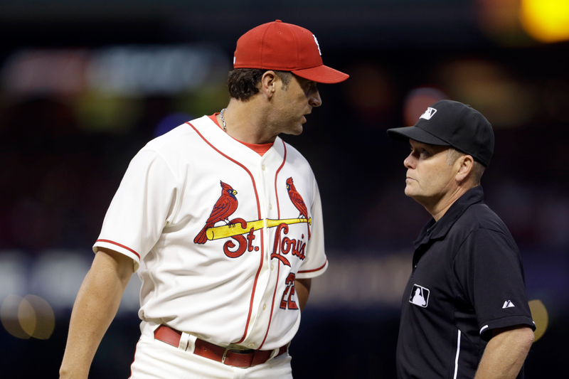 Illustration for article titled Umpire Jerry Meals Is Small, Most Baseball Men Are Large: Physical Comedy Ensues